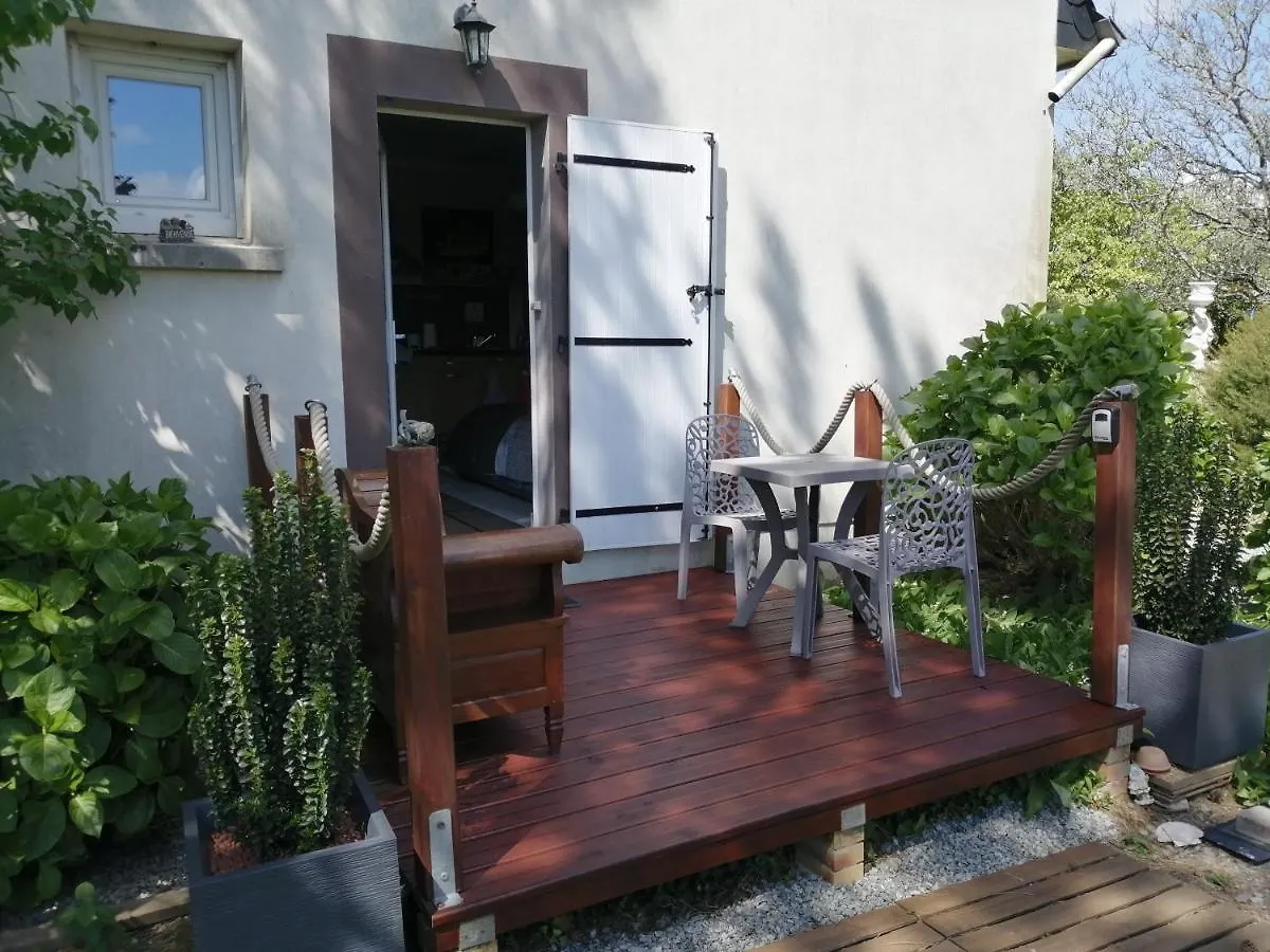 Tinat Studio Douarnenez 0*,